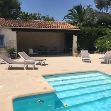 With One Bedroom In Raphael With Shared Pool And Wifi 100 M From The Beach Appartement Saint-Raphaël