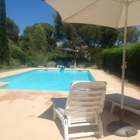 With One Bedroom In Raphael With Shared Pool And Wifi 100 M From The Beach Appartement